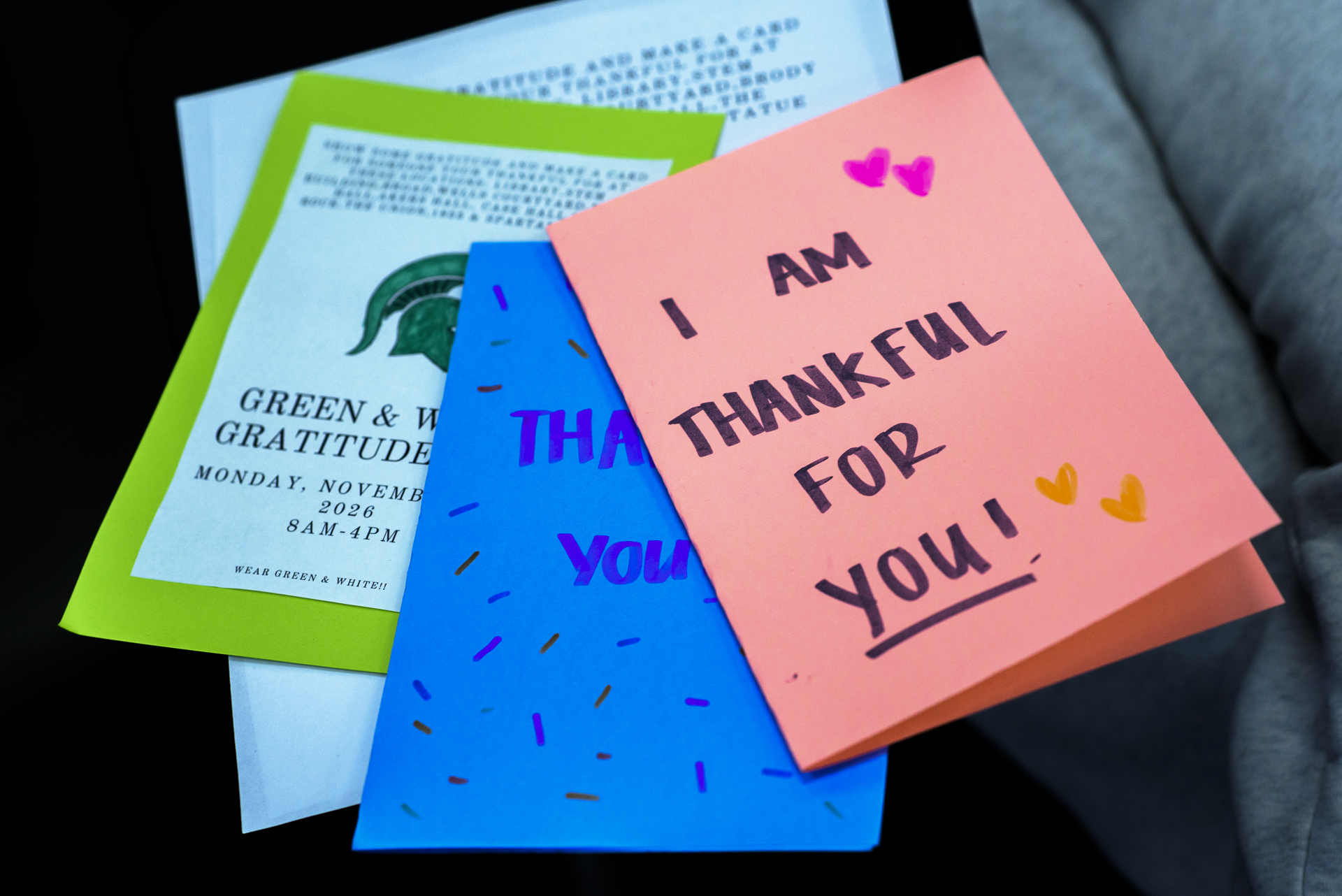 Photo of a pink card that says "I am thankful for you" on it